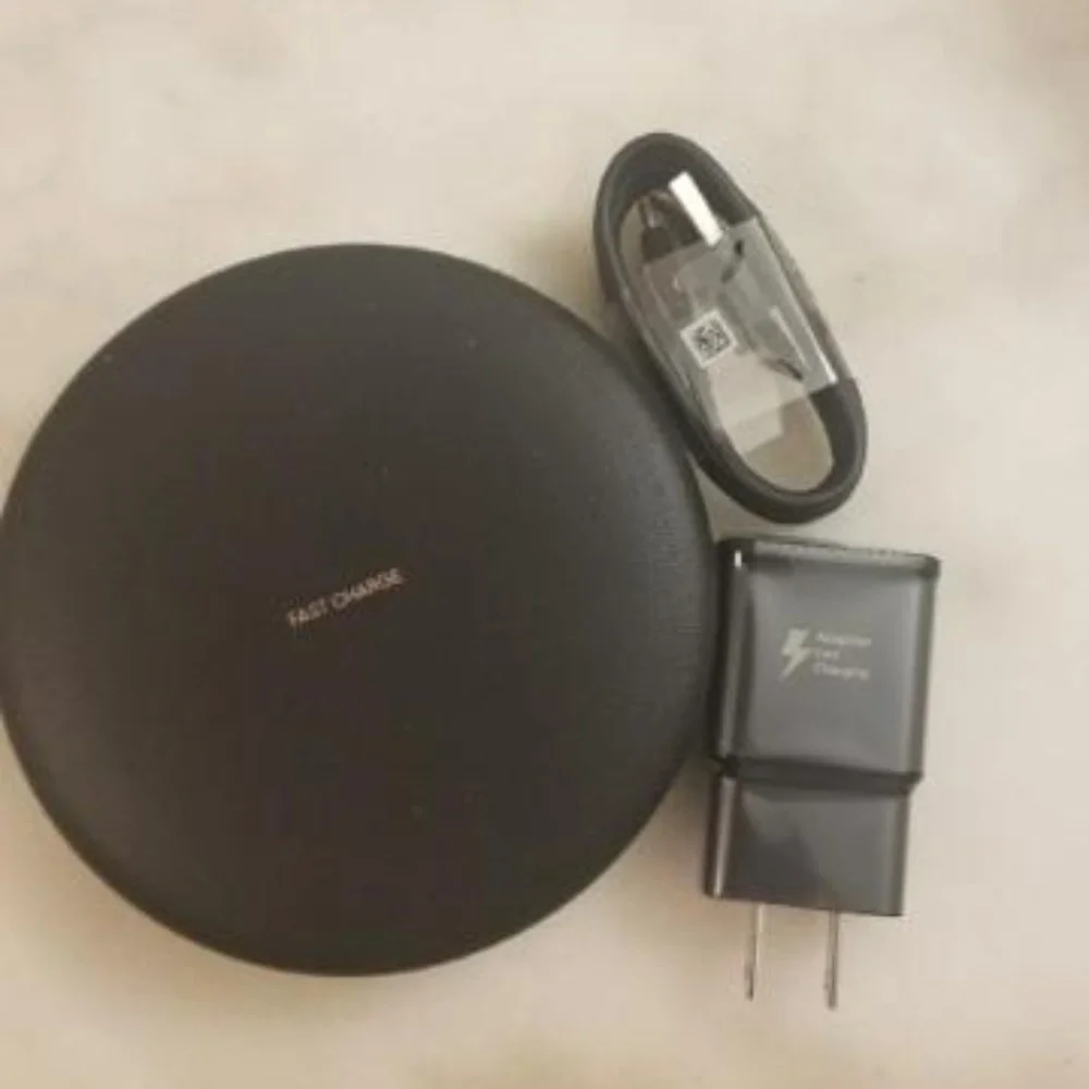Samsung Qi Certified Wireless Charging Black Convertible, New-in-Box